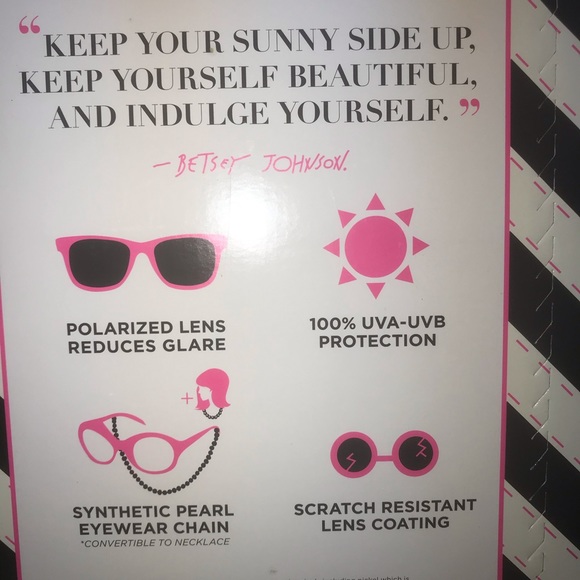 🆕 Betsy Johnson 💋 Polarized Sunglasses 🕶, Chain, Case - Picture 5 of 5